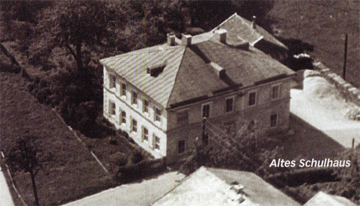 das alte Schulhaus in Schlössl